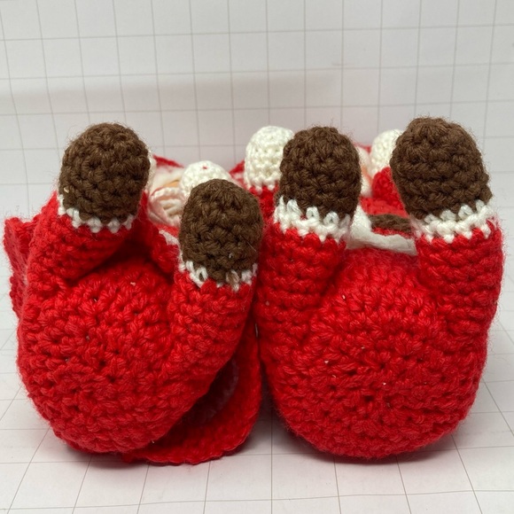 Vintage crochet Handicrafts Cute / Creepy Santa & Mrs. Claus plush 11” doll kit - Picture 5 of 10